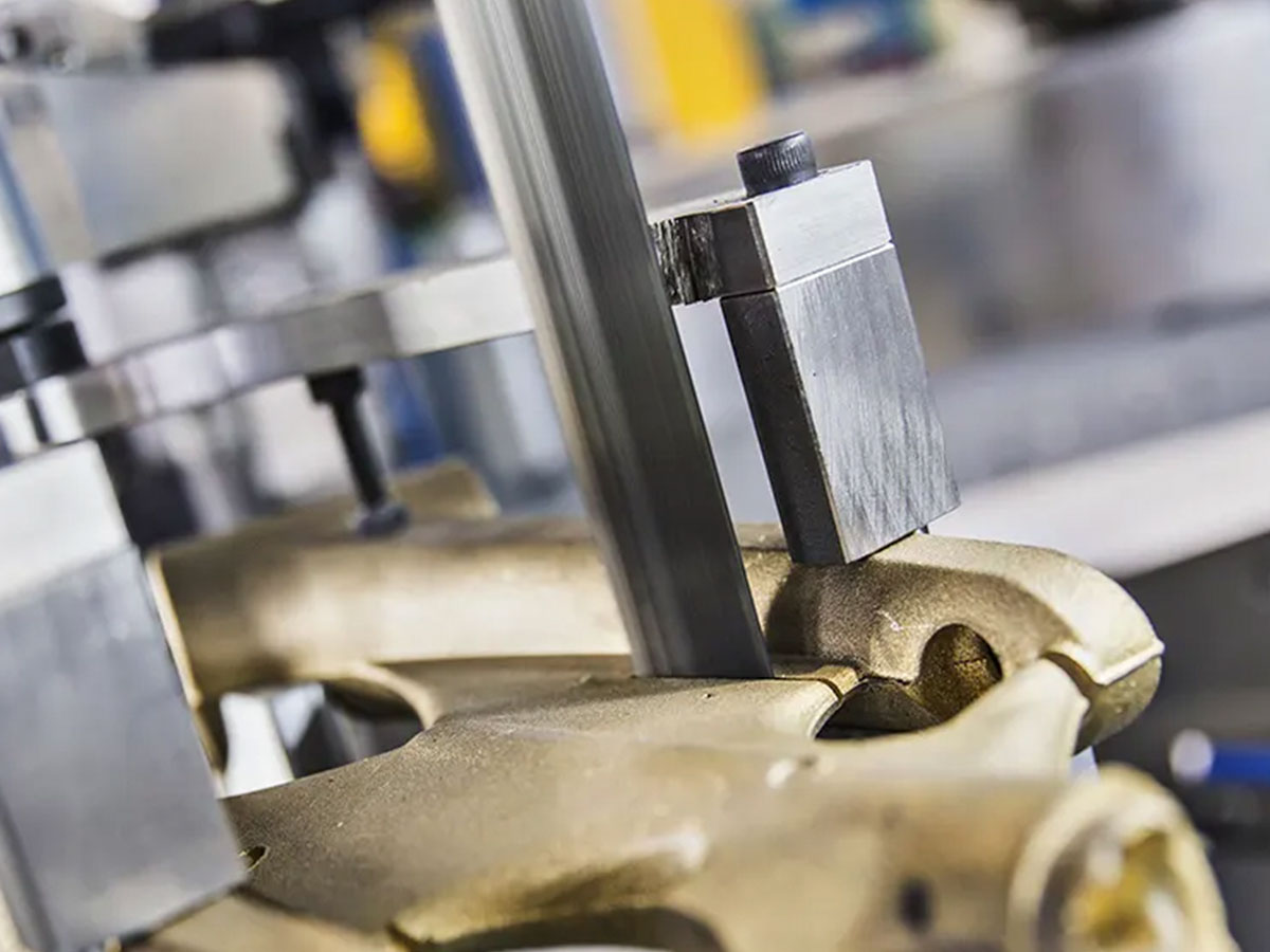 CNC高速全自动带锯机 - 黄铜铸件冒口浇道自动切除专家 - 2